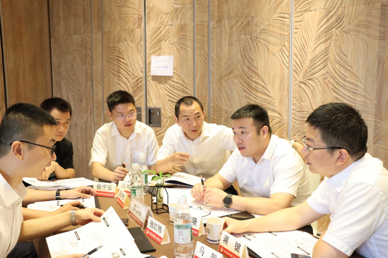 2021年6月25日-26日，太阳集团tcy8722二建组织开展了2021年中高层主管执行力培训。本次培训特邀清华、北大、上海交大总裁班讲师，中国企业家协会特聘高级讲师许晋老师进行授课。